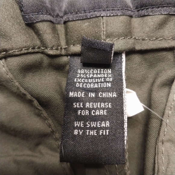 Torrid NWT Women's Belted Sateen 5" Cuffed Shorts Sz 12 Green Stretchy Mid-Rise - Picture 8 of 10